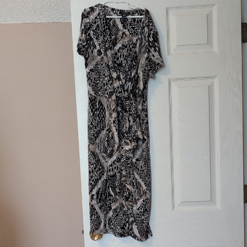 Alfani Black and White Abstract Midi Dress VGUC Size S